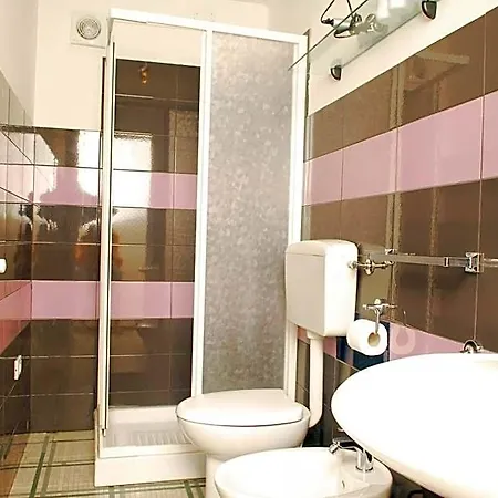 Vara Self Check In Private Parking Hotel *